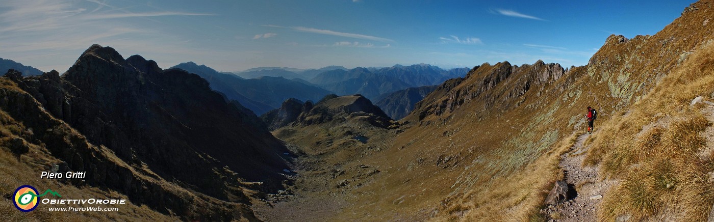 36 Vista sul vallone salito dal laghetto .jpg